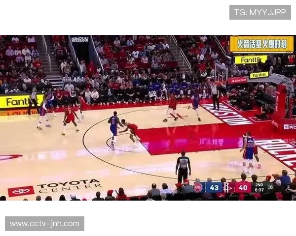 活塞中锋杜伦肘击阿门被判二级恶意犯规当场驱逐出场